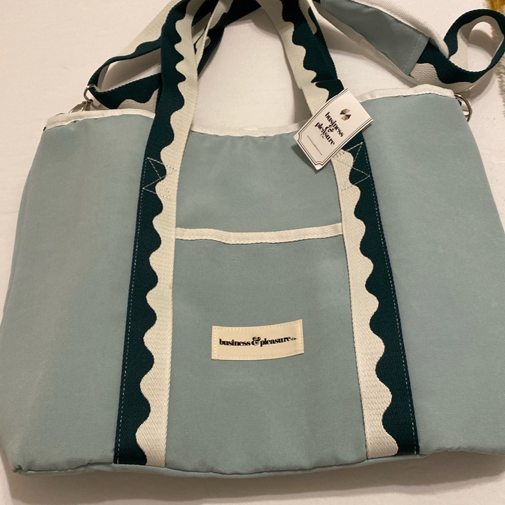 Business & pleasure tote